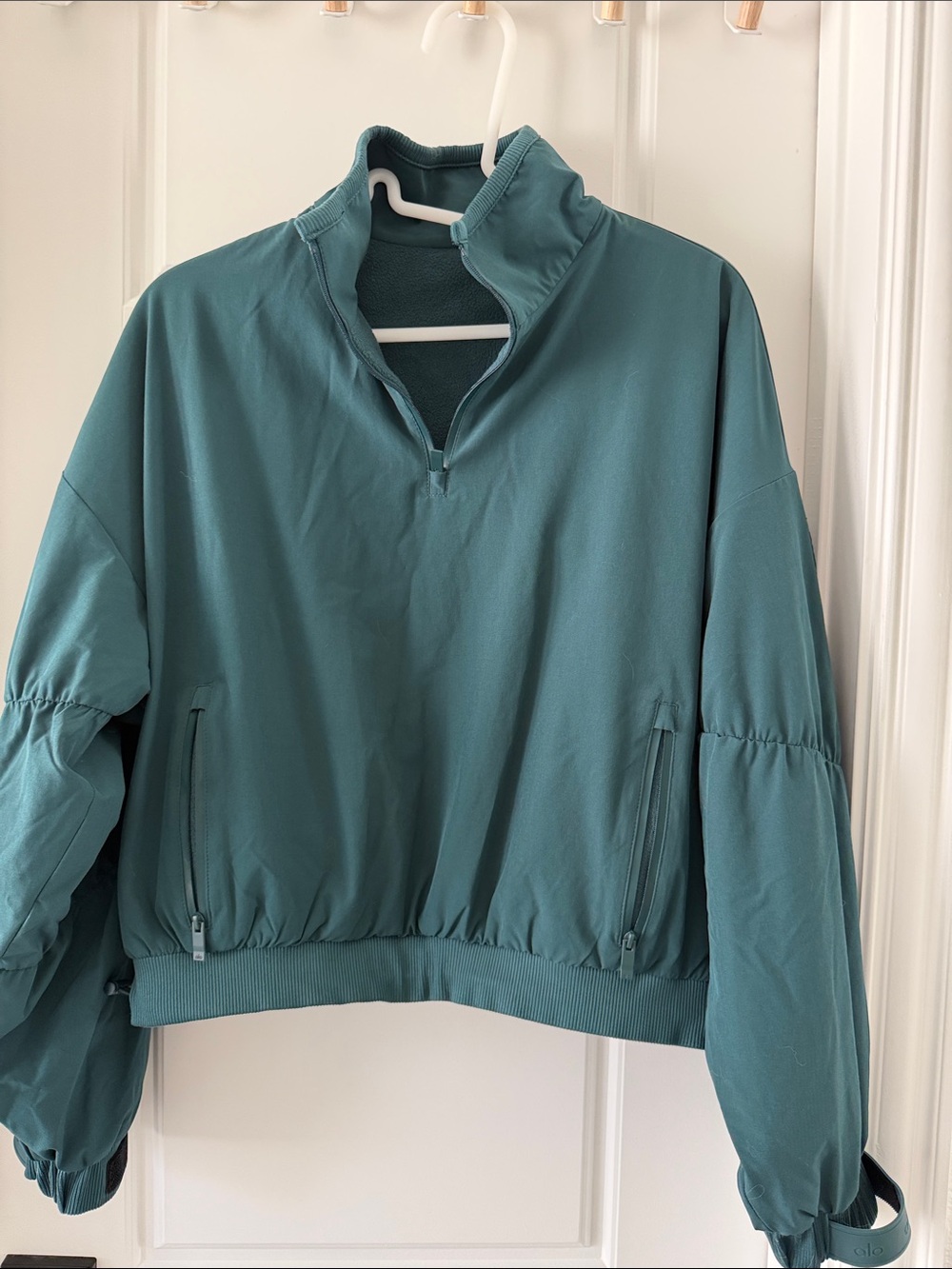 Alo yoga cropped elevation cover up, XS midnight green